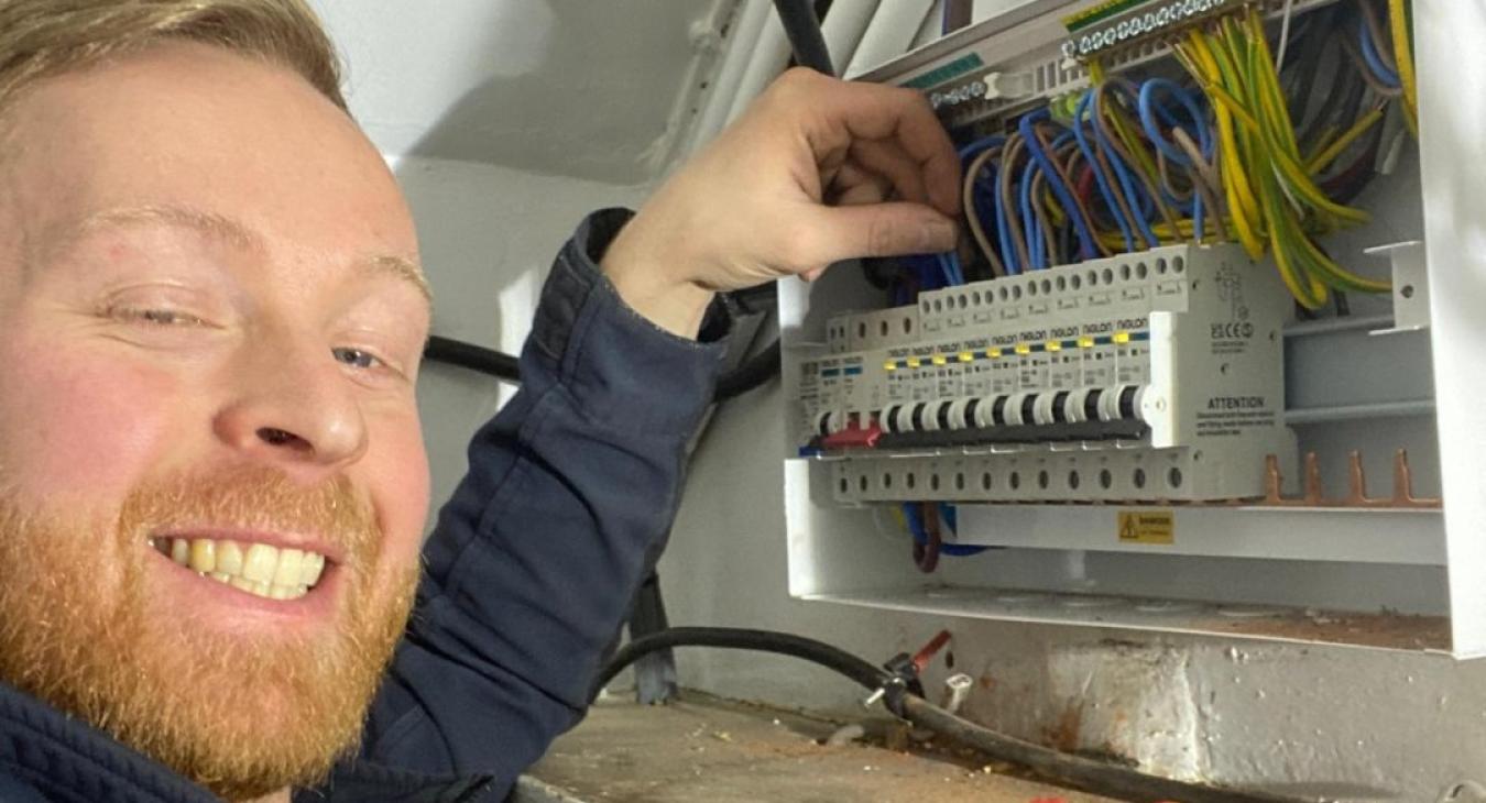 Fusebox electrician near me